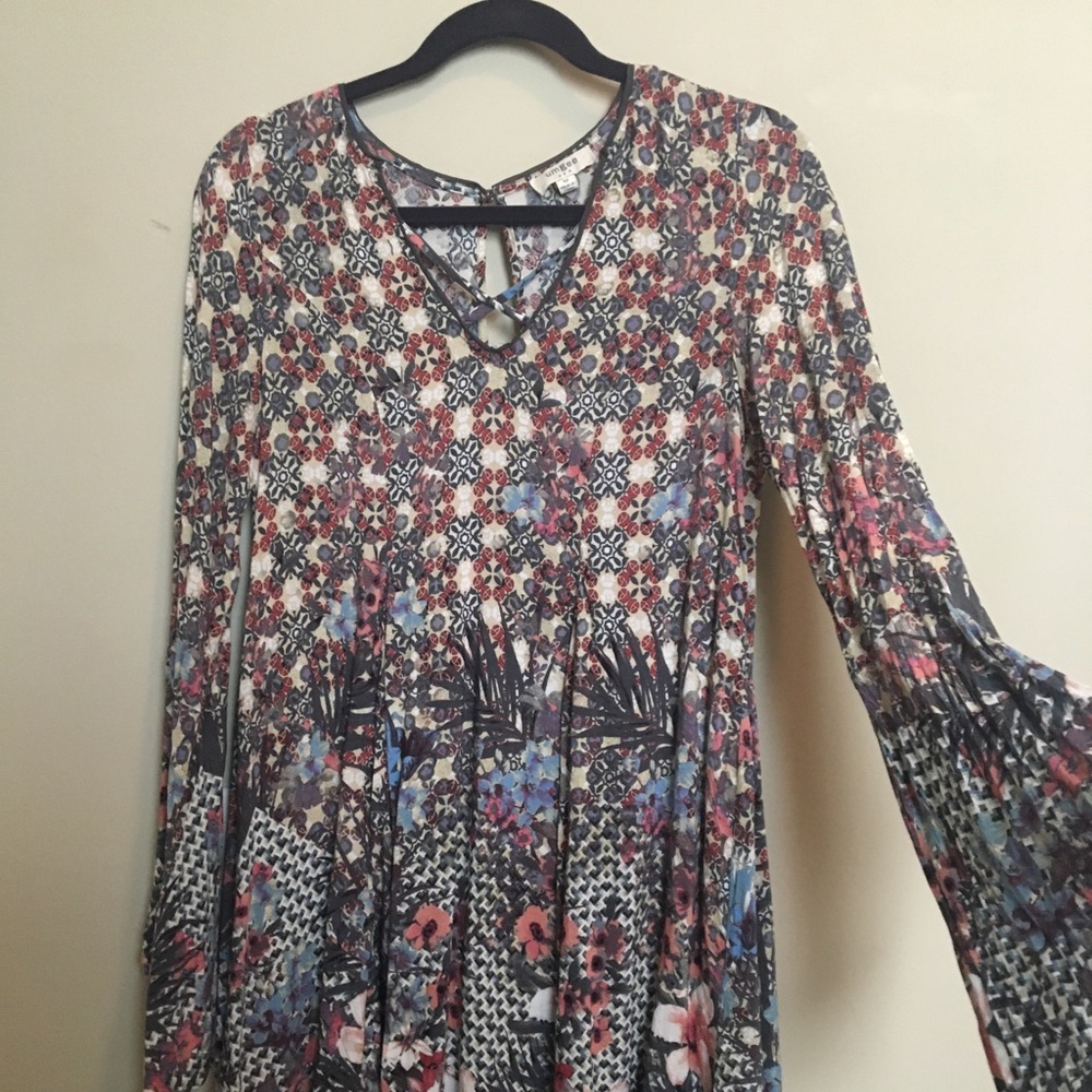 Umgee blouse w/ bell sleeves and flowy bottom